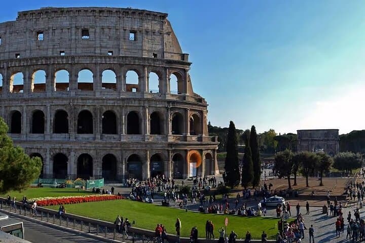 Rome: Colosseum, Forum, & Palatine Hill with Audio Guide