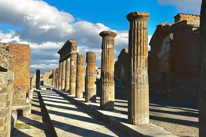 Pompeii and Herculaneum Small-Group with an Expert Archaeologist
