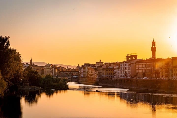 Florence Night Bike Tour with Wine and Aperitivo Picnic included