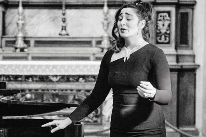 International Opera singer in Verona city center