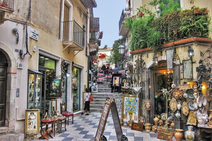 Taormina Walking Tour with Audio and Written Guide by a Local