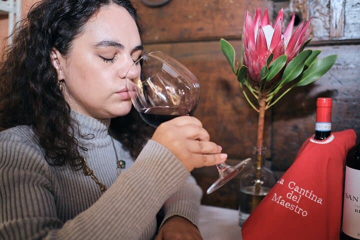 Scents of red fruits at the nose