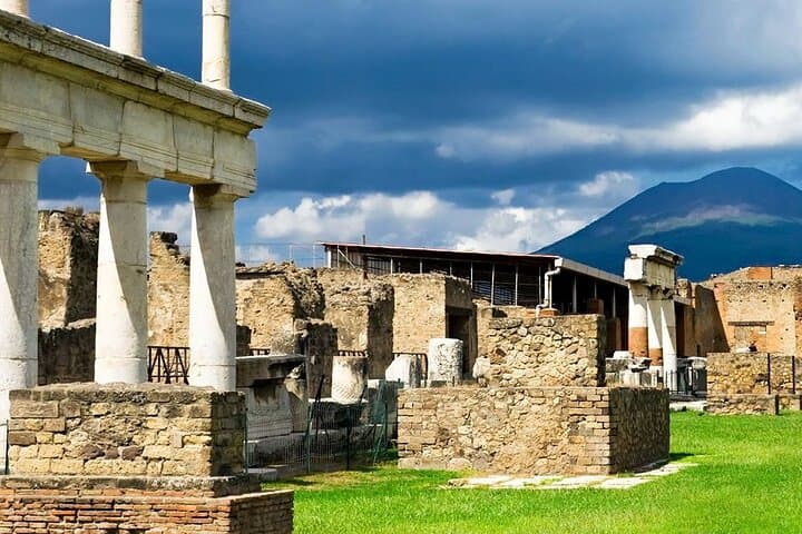 Rome Airport to Pompeii Tour with drop off Sorrento and Positano