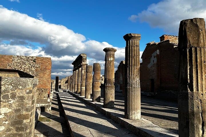 Rome Airport Transfer to Pompeii Tour to Amalfi, Ravello, Minori