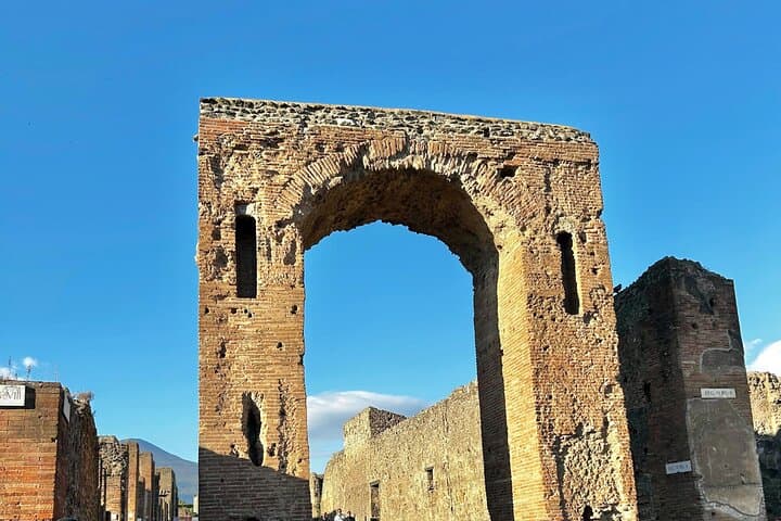 Rome Airport Transfer to Pompeii Tour to Amalfi, Ravello, Minori