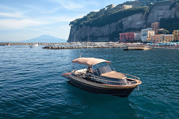 Capri : Semi-Private Boat Tour and City Landing