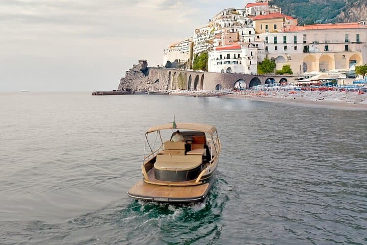 Capri : Semi-Private Boat Tour and City Landing