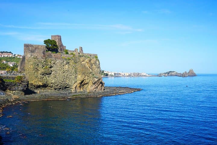Hop on hop off Catania-Acicastello-Acitrezza panoramic bus