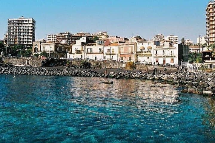 Hop on hop off Catania-Acicastello-Acitrezza panoramic bus