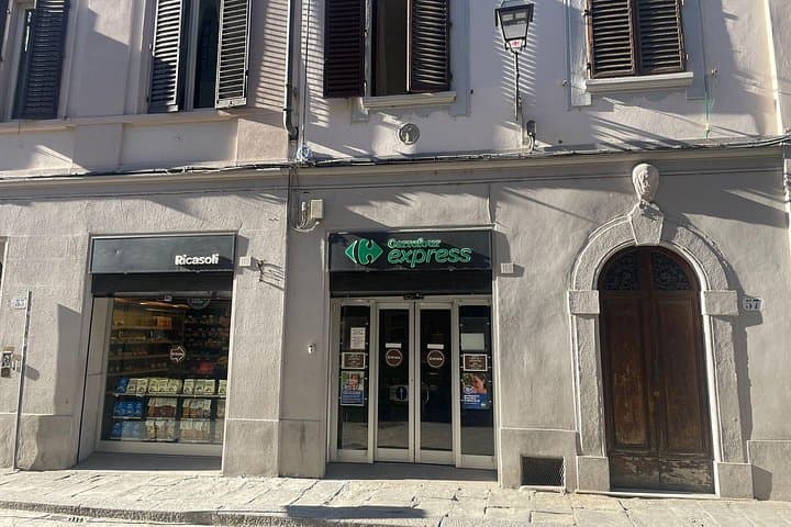 Meeting point. A few steps from the entrance of the Accademia Gallery.