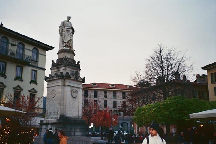 Milan Como and Bellagio Tour with Lake Cruise Day Trip