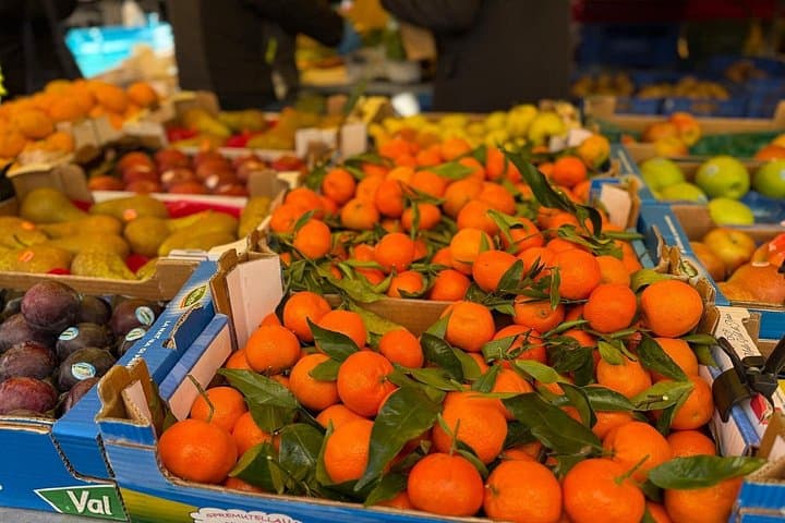 Seasonal fruits