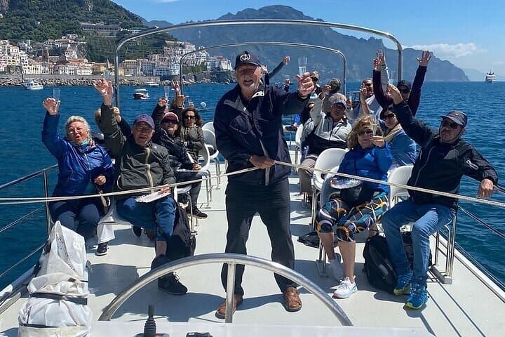 Tour by Sea from Salerno and Stop in Amalfi with Aperitif Included