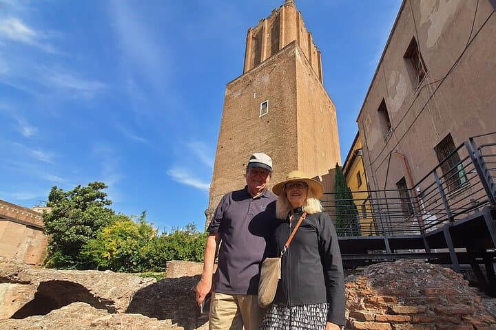 Trajan's Markets Column and Leaning Tower Private Guided Tour