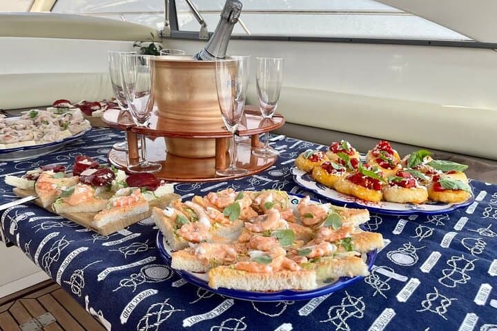 Sunset's colors with a unique overnight stay on board – Sorrento