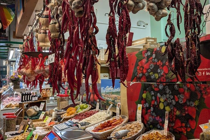 Florence Street Food Walking Tour with Wine in Duomo Area