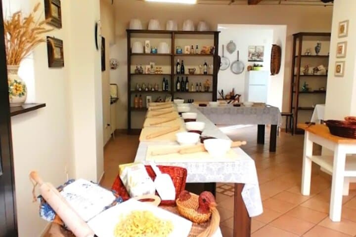 Traditional Sauces Class in Assisi’s Home-Style Cooking School
