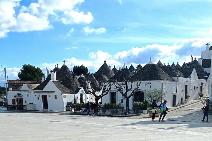 Alberobello & Villages : Guided Tour + Brunch & Oil Tasting