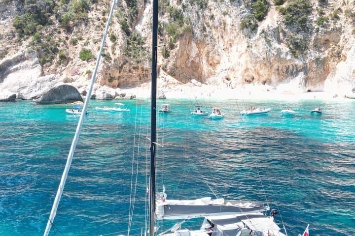 Sailing boat excursion in the Gulf of Orosei in Sardinia