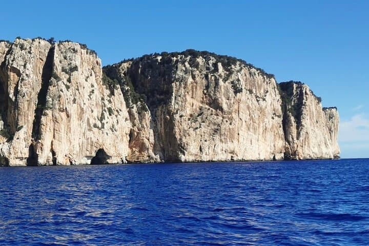 Sailing boat excursion in the Gulf of Orosei in Sardinia