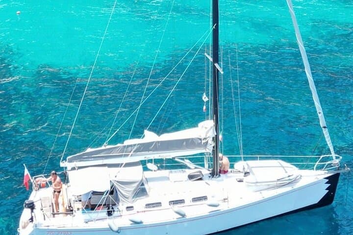 Sailing boat excursion in the Gulf of Orosei in Sardinia