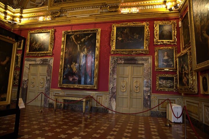 Florence: Palazzo Pitti Priority Entry Experience with Audio Guide