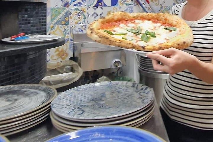Authentic Margherita Pizza Making Class in Naples
