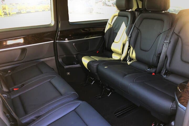 Private Transfer Between Milan Malpensa/Linate Airport and City