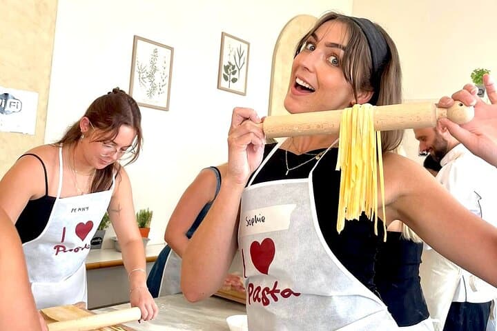 Rome: Hands-On Pasta & Wine Class Steps from Pantheon & Trevi