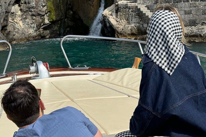 Private Golden Hour on the Amalfi Coast: A Scenic Boat Experience