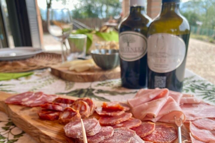 Chopping board of local cold cuts