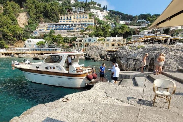 2-Hour Private Capri Boat Tour with Blue Grotto and Faraglioni