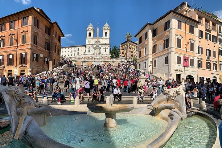 Spanish Steps is part of my favorite area of the town, a perfect place to look for a place to stay.