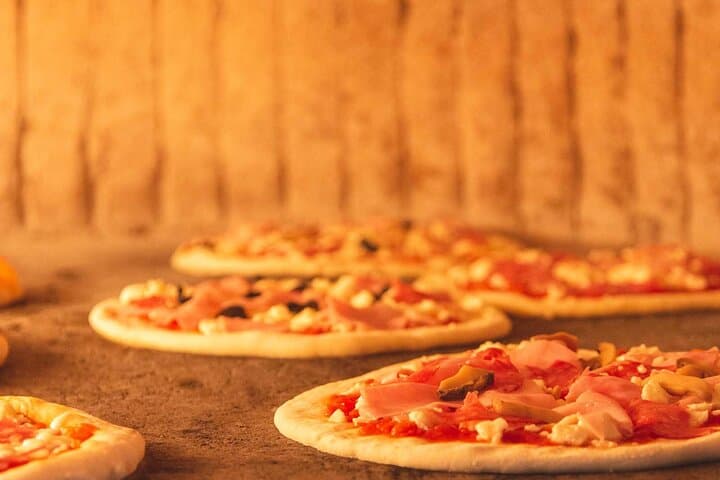 Like a real Chef! Pasta and Pizza with tradional tomato souce!