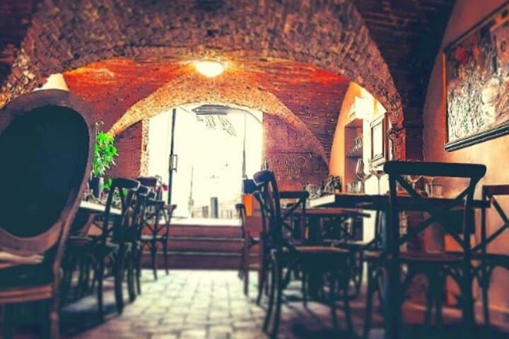 Dinner with wines and typical dishes in a secret cave in Siena