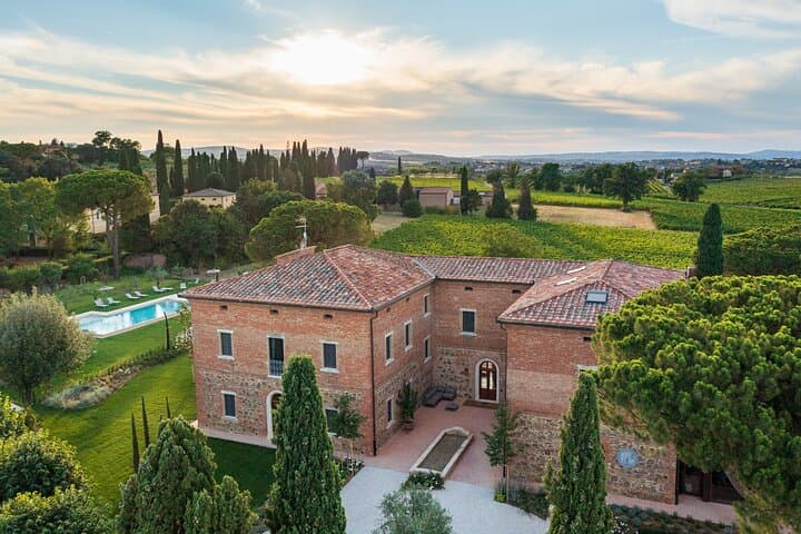 A Classic Tuscan Winery with Lunch in Montepulciano