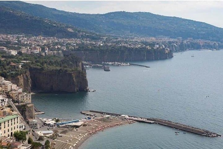 Positano, Amalfi and Pompeii Private Tour with Minivan and Guide