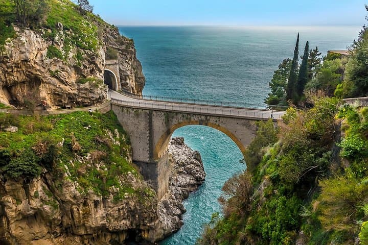 Private transfer from Naples to Amalfi, 2h of sightseeing stop