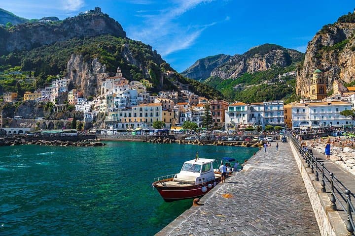 Private transfer from Naples to Amalfi, 2h of sightseeing stop