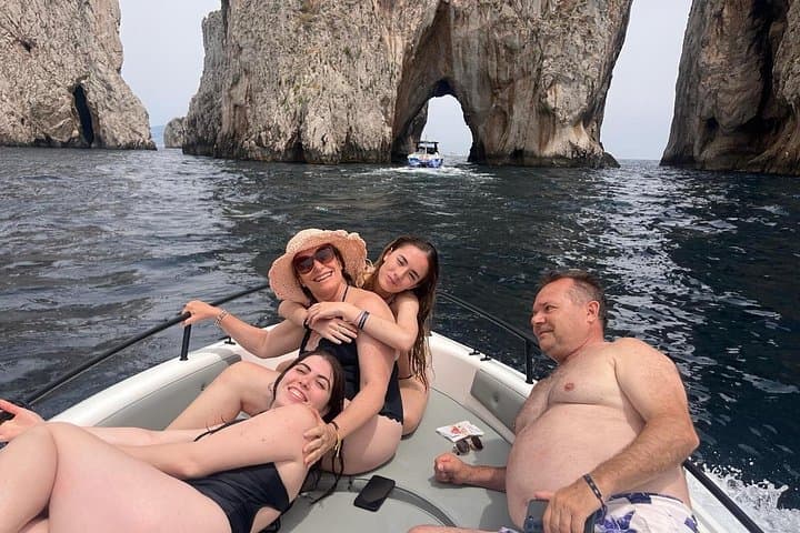 Capri Half-Day Private Boat Tour from Sorrento-Explorer 20ft Boat