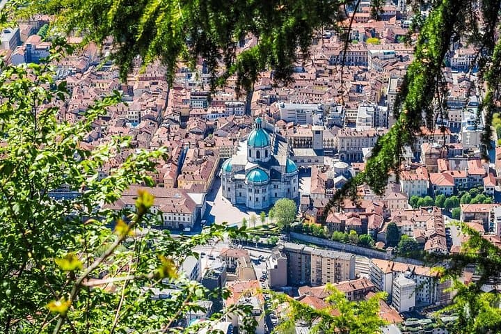 Explore Como in 60 minutes with a Local