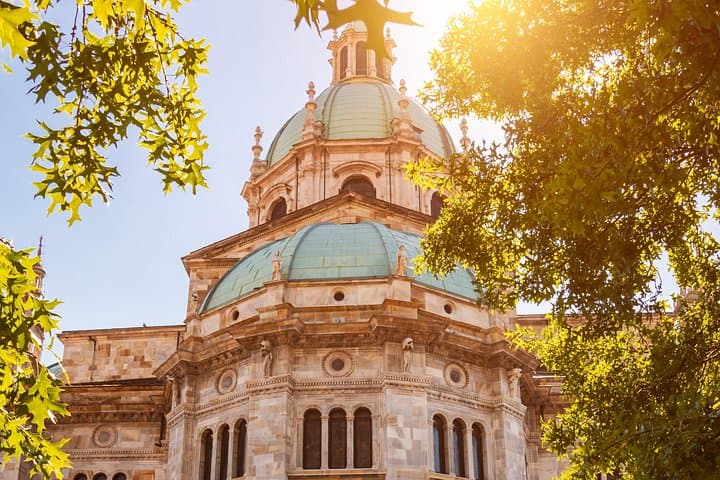 Explore Como in 60 minutes with a Local