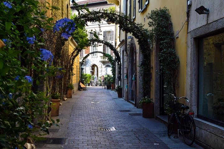 Explore Como in 60 minutes with a Local
