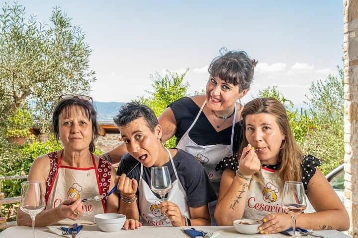 Small Group Pasta and Tiramisu at Local Home in Assisi