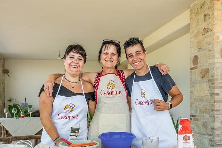 Small Group Pasta and Tiramisu at Local Home in Assisi