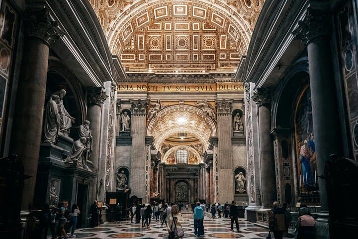 St. Peter's Basilica Tickets with Host