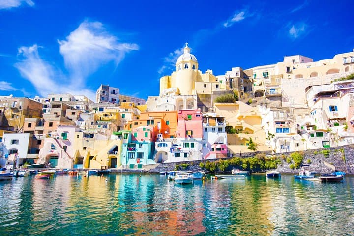 Private Transfer - Amalfi to Naples with 2h of Sightseeing: Vesuvius or Pompeii