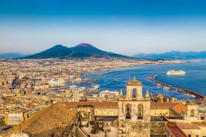 Private Transfer - Amalfi to Naples with 2h of Sightseeing: Vesuvius or Pompeii
