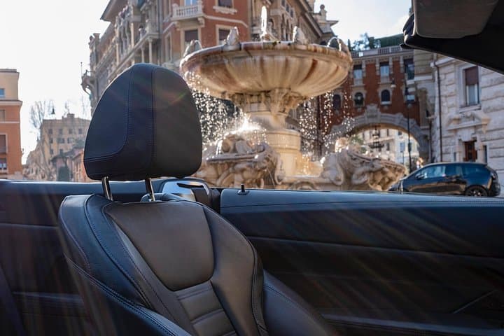 Rome in a Flash: Luxury Cabriolet Tour with Italian Delights