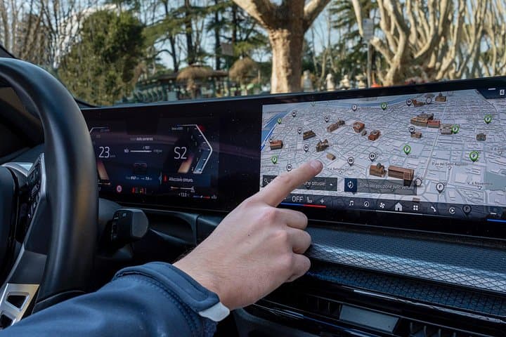 Rome in a Flash: Luxury Cabriolet Tour with Italian Delights